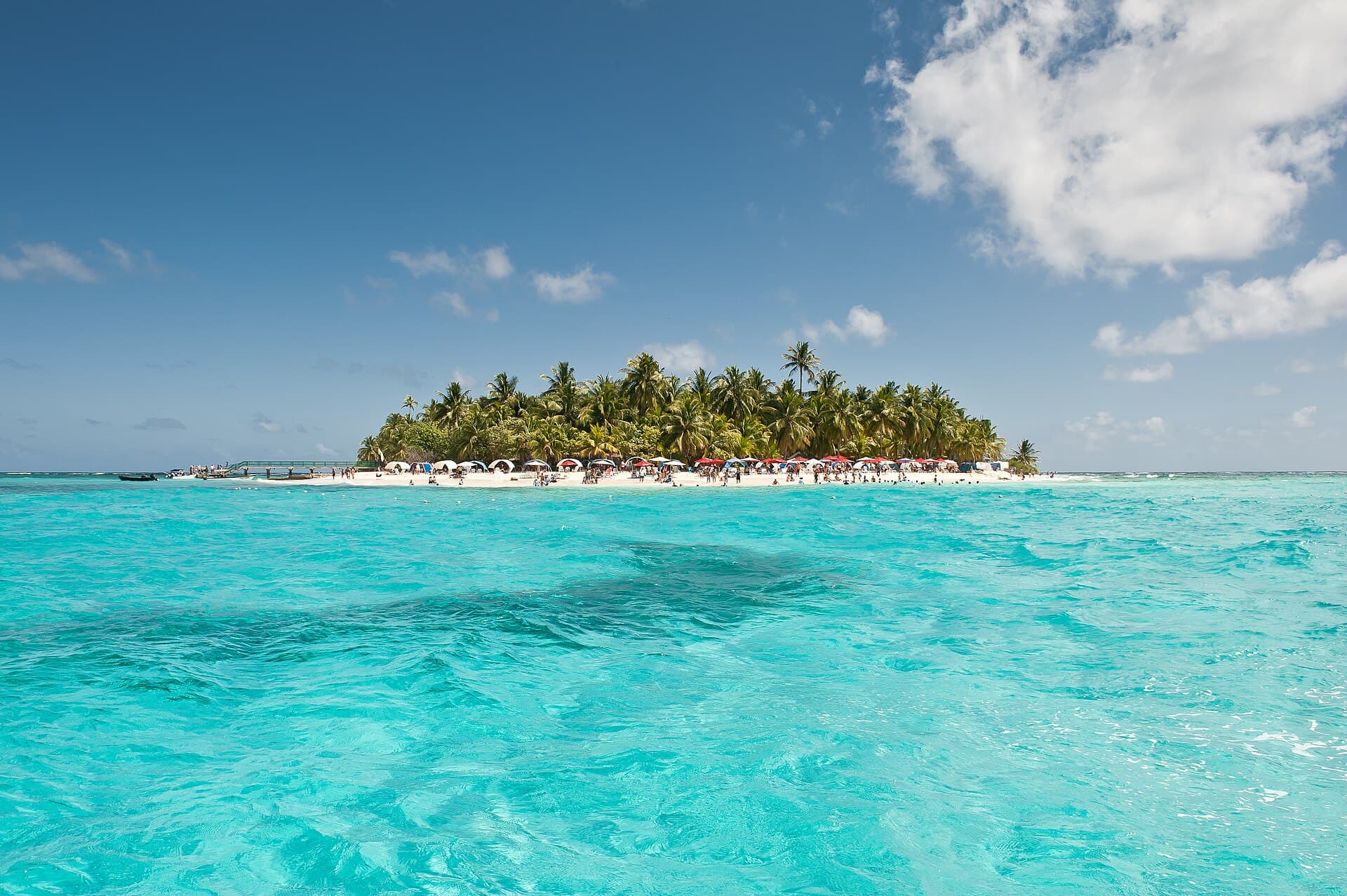 Johnny Cay, San Andrés: un cayo de arena blanca con palmeras rodeado de mar turquesa